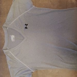 Small women's gray under armour heat gear t shirt
